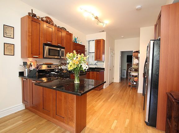 5th image of 1352 W Bryn Mawr Ave APT 2