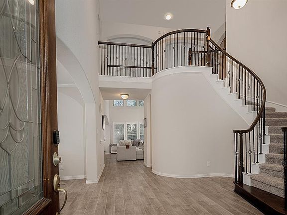 3rd image of 6206 Garden Lakes Lane