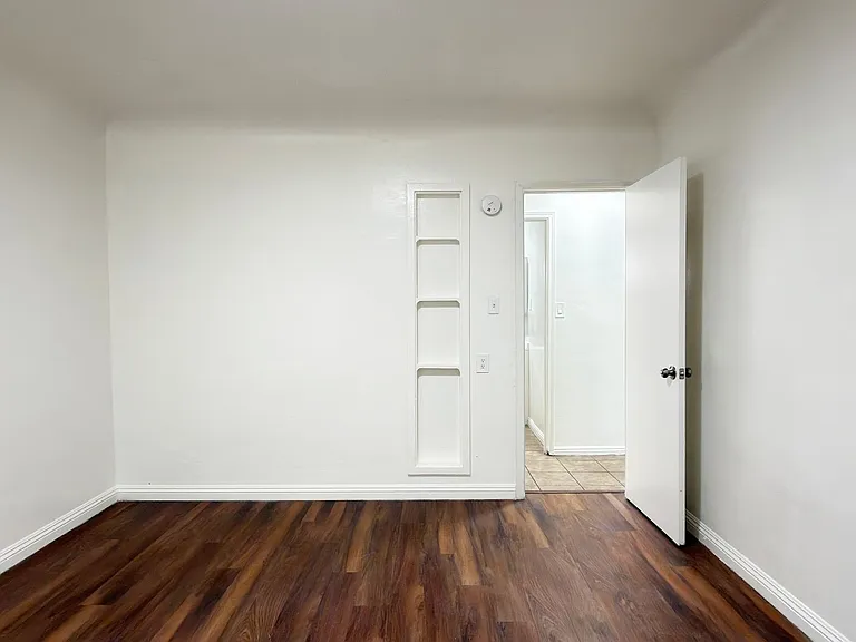 2021 Pine Ave — Photo 11