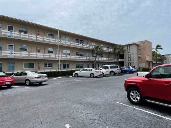 1893 Shore Dr S APT 104, South Pasadena, FL 33707