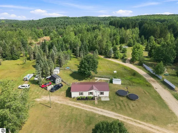 6184 Gonyer Rd SW, Fife Lake, MI 49633