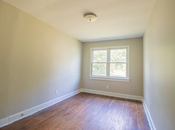 9877 Redcliff Rd — Photo 2