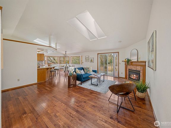4th image of 2510 Morse Court SE
