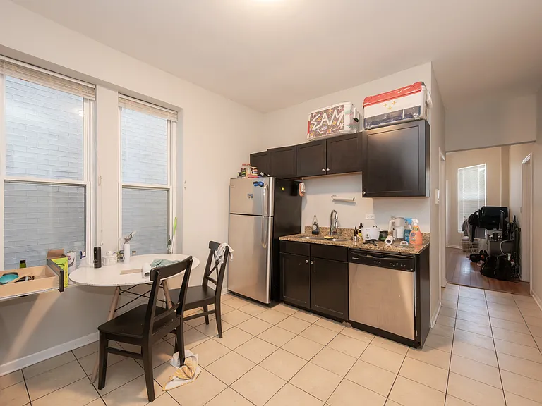 1452 N Western Ave #3R — Photo 2