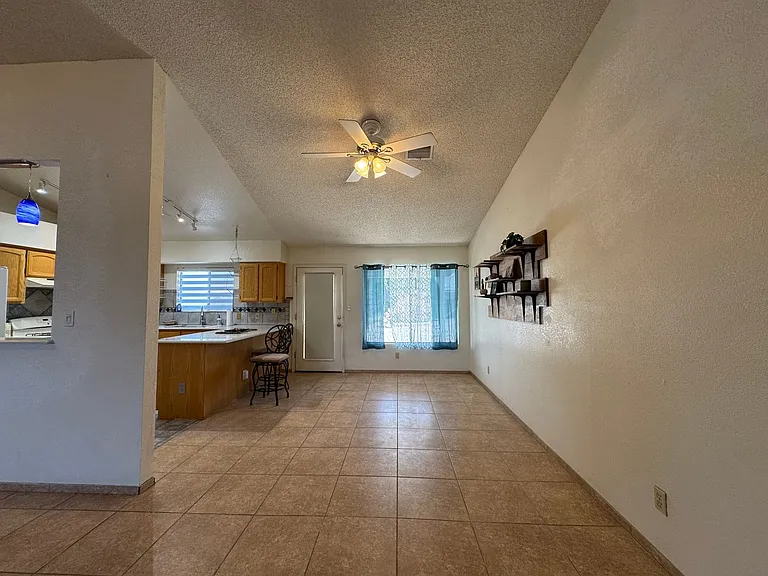 2660 Ridge Crest St — Photo 7