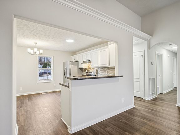 4th image of 205 Christine Dr