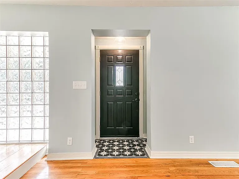706 S Williams Ave — Photo 3