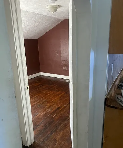 14113 Maple Ave #UP — Photo 2