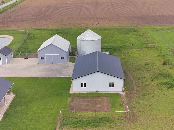 3rd image of 1220 Schaadt Rd