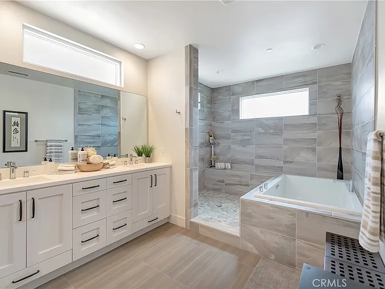 2105 Two Harbors Cir — Photo 38