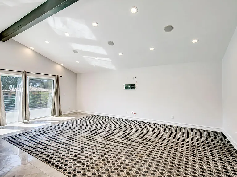 1710 Country Club Dr — Photo 28