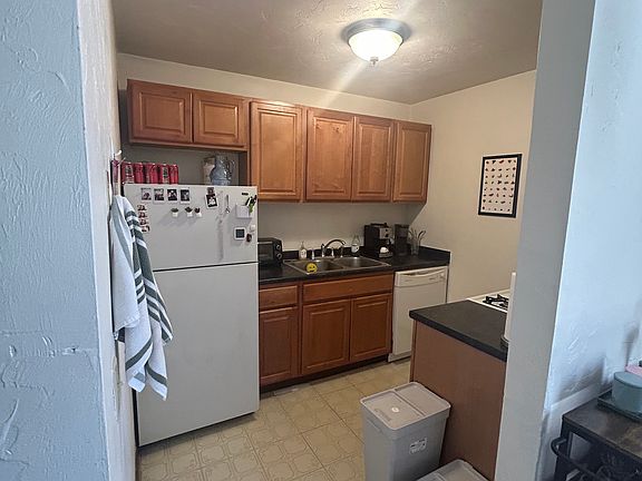 3rd image of 1329 7th St SE #5