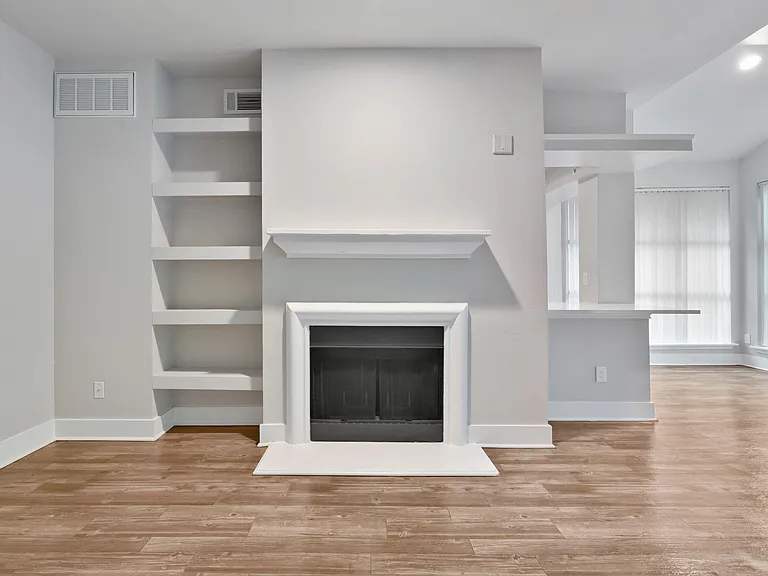 Carrara at Cole — Photo 26