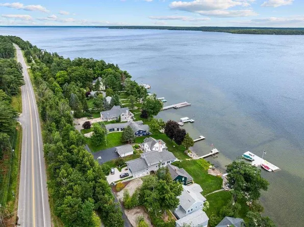 1666 Lake Shore Dr, Topinabee, MI 49791