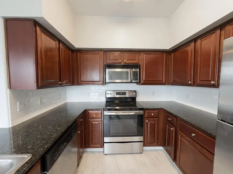7575 Kirby Dr #2214 — Photo 9