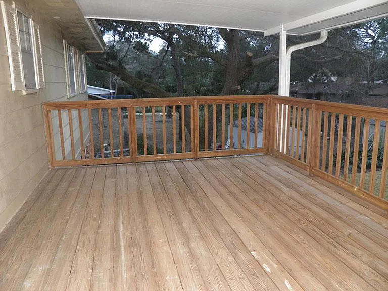 Upper level deck