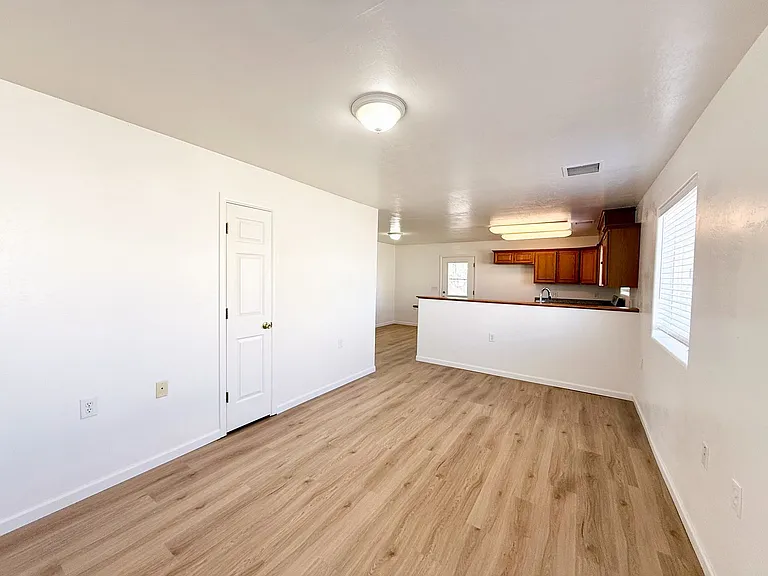 430 W Lake Louise Rd — Photo 4