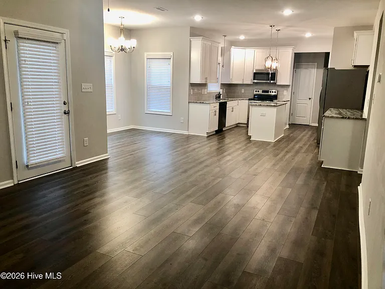 406 Ames St — Photo 4