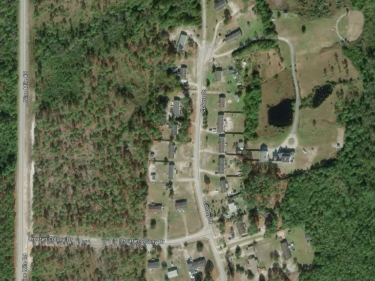 Apartment is to the left of circular driveway. My home is below the circle. Two ponds (with Bass, Catfish & Bluegill