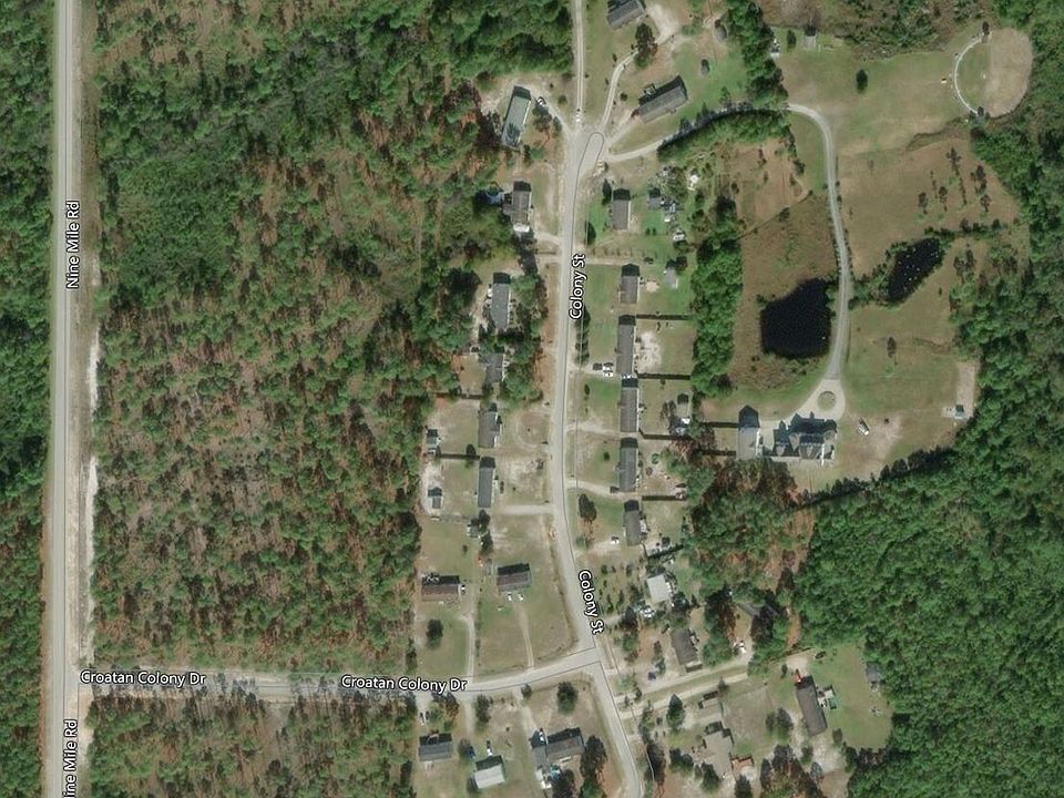 Apartment is to the left of circular driveway. My home is below the circle. Two ponds (with Bass, Catfish & Bluegill