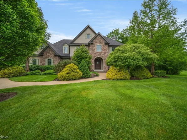 8854 Shetland Ct, Kirtland, OH 44094