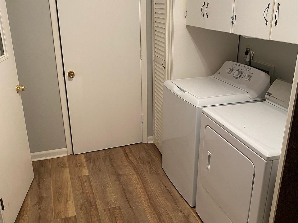 2nd image of 2404 Maple Dr