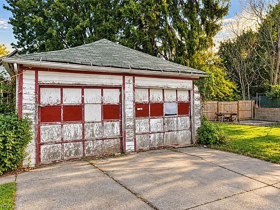 4th image of 3556 W 66th St