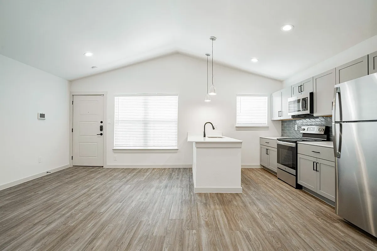 Building Photo - Parkside Green at Bishop Ridge