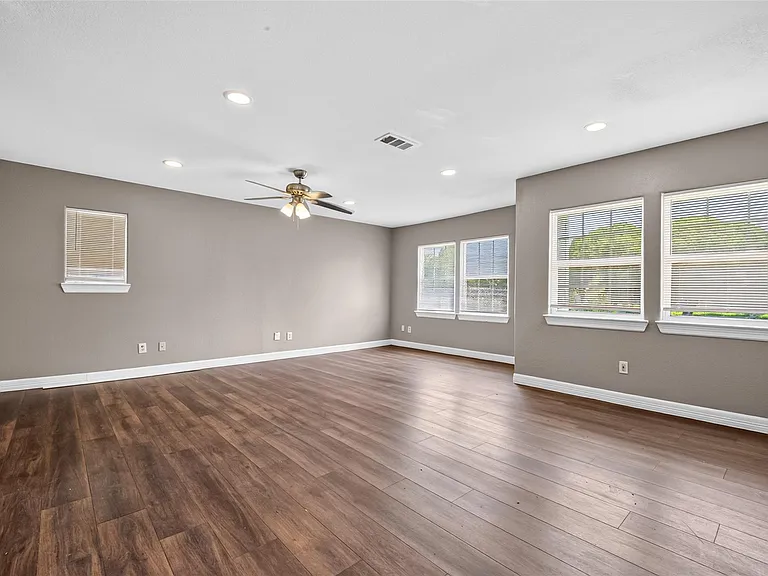 10306 Fairland Dr — Photo 3
