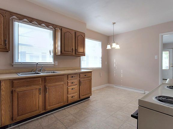 5th image of 202 Grandin Dr