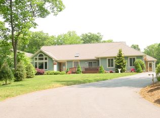 5 Sleepy Hollow Rd, Guilford, CT 06437