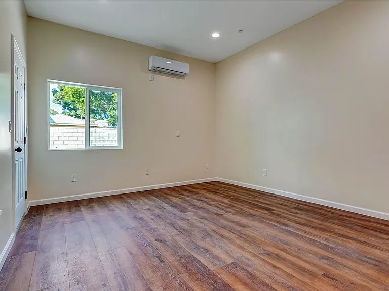 17095 Kingsbury St #B — Photo 8