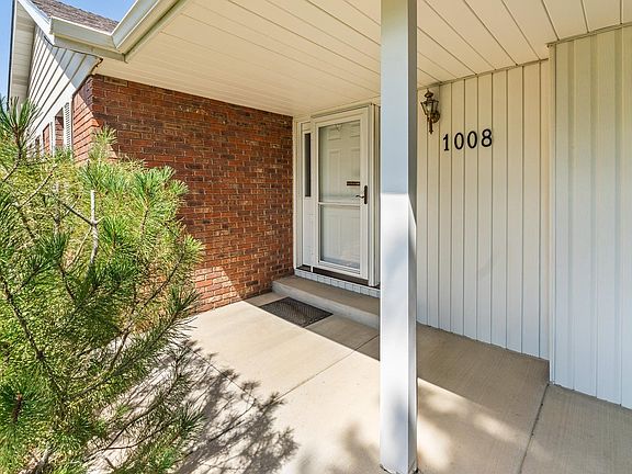 3rd image of 1008 Heron Dr