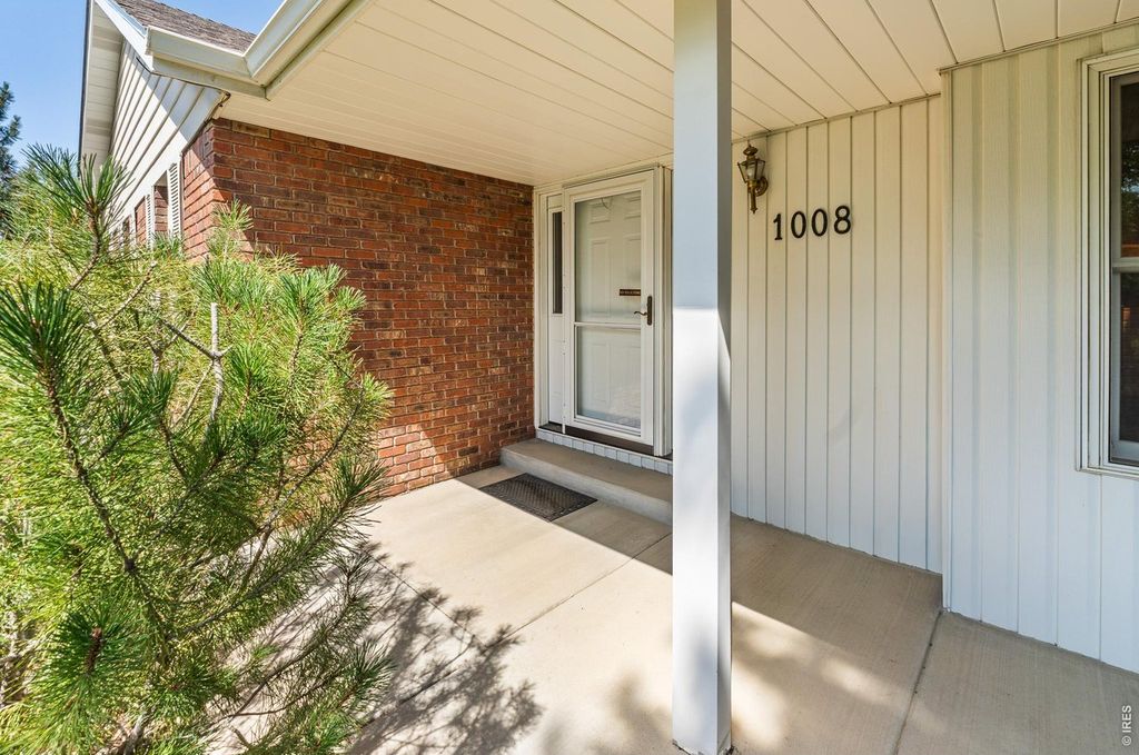 1008 Heron Dr