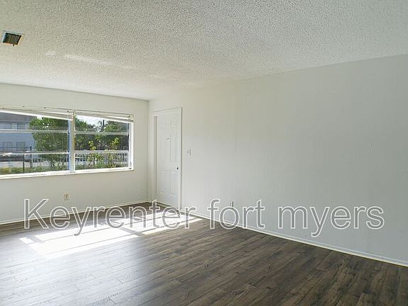 4th image of 3656 Seminole Ave