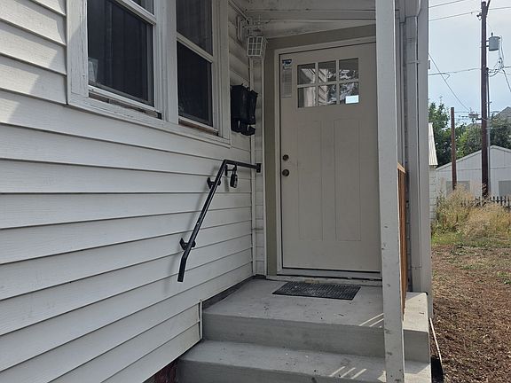 Entrance to the the foyer. Unit #2 is up the stairs to the right.