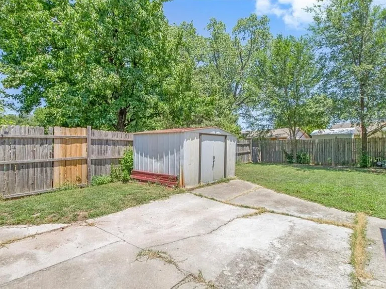 1037 Mobile Cir — Photo 18