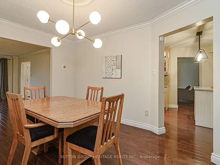 209 Bassett Blvd — Photo 12
