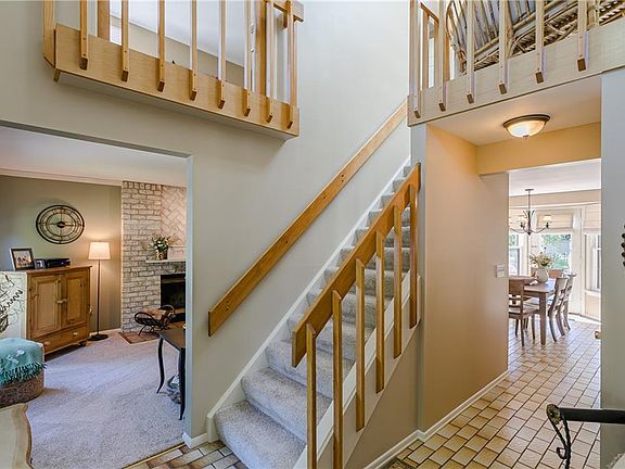 4th image of 26 Wood Lily Ln