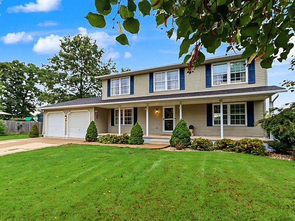 2nd image of 602 Linden Ln