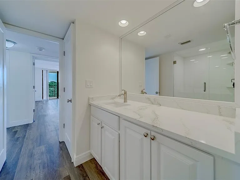 100 Oakmont Ln #504 — Photo 28