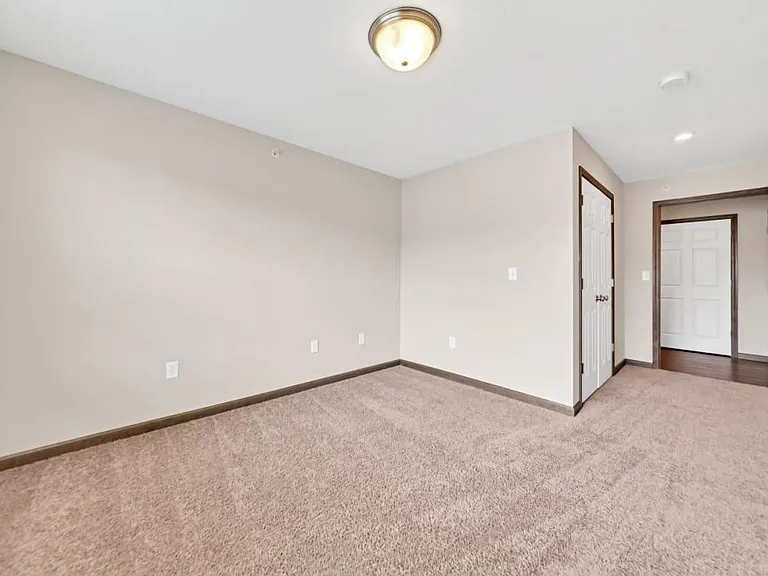 Hutchison Place Apartments — Photo 14