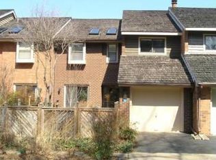 11082 Glade Ct, Reston, VA 20191