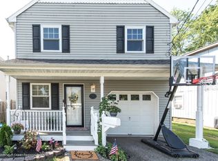 28 Brook Ave, Keyport, NJ 07735