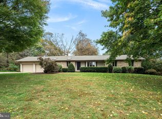 8 Lambert Ln, Robbinsville, NJ 08691