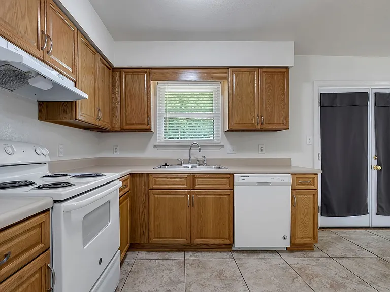 2801 Misty Garden Cir — Photo 8