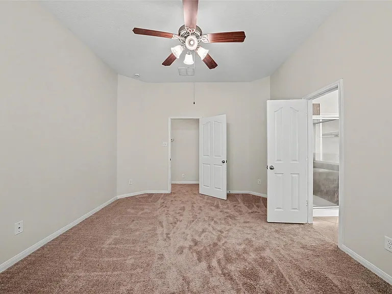 10035 Arcadian Springs Ln — Photo 12