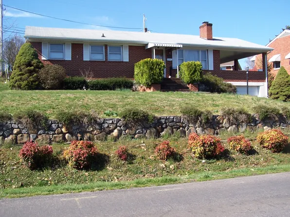 634 Commander Dr, Roanoke, VA 24012