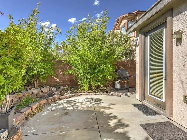 437 Eternity St — Photo 34