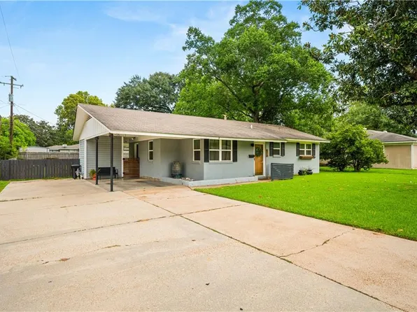 1515 Plantation Dr, Alexandria, LA 71301